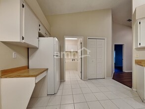 17758 Oak Bridge St in Tampa, FL - Foto de edificio - Building Photo