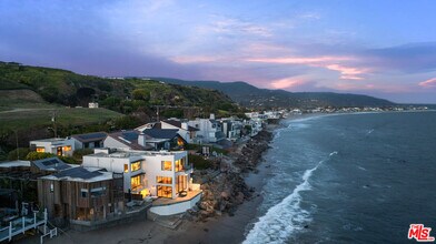 24146 Malibu Rd in Malibu, CA - Building Photo - Building Photo