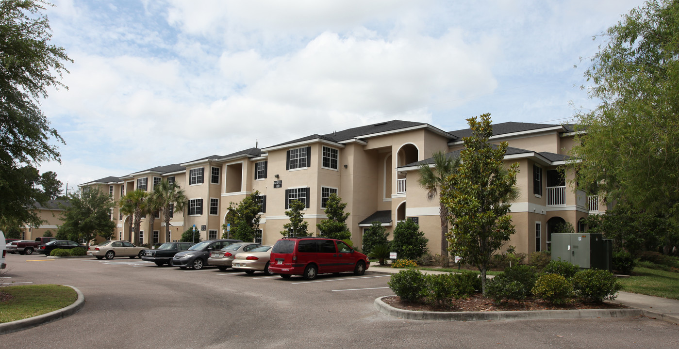 Meetinghouse at Collins Cove Senior Apartment in Jacksonville, FL - Building Photo