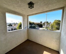 4567 W 159th St in Lawndale, CA - Building Photo - Building Photo