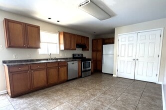208 W Genie St in Chalmette, LA - Building Photo - Building Photo