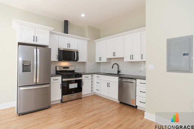 4437 N Broadway St, Unit 2R in Chicago, IL - Building Photo - Building Photo