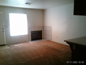 8201 Laborough Dr in Bakersfield, CA - Building Photo - Building Photo