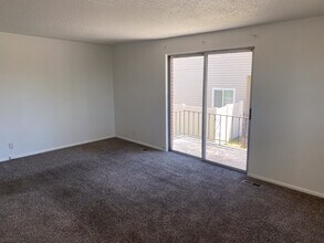 2592 Robin Rd in West Valley City, UT - Building Photo - Building Photo