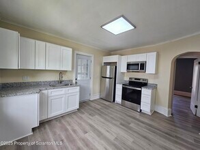 408 Grove St in Dunmore, PA - Building Photo - Building Photo