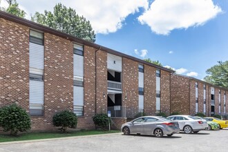 Flats at Glade Creek in Vinton, VA - Foto de edificio - Building Photo