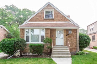 8127 N Octavia Ave in Niles, IL - Building Photo