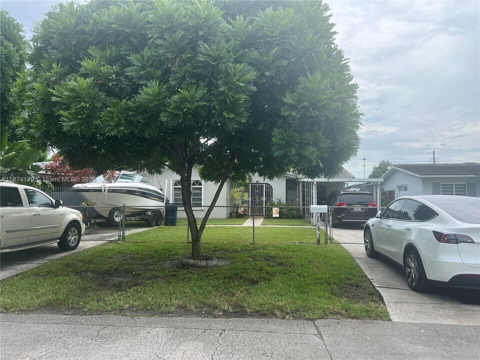 7610 NW 4th St in Miami, FL - Building Photo