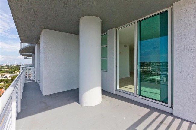 315 NE 3rd Ave-Unit -1501 in Fort Lauderdale, FL - Building Photo - Building Photo