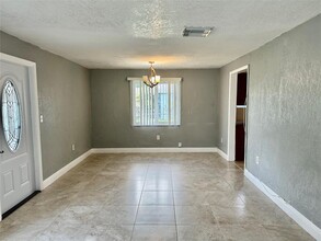 2339 Douglas St in Hollywood, FL - Building Photo - Building Photo