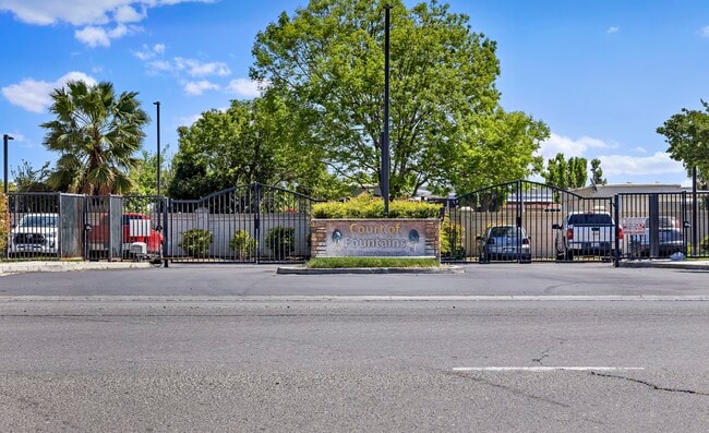 Court of Fountains Townhomes