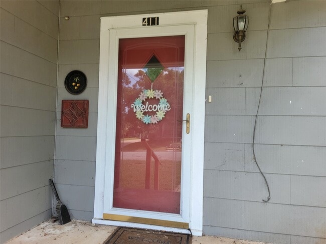 property at 411 W Mansfield St