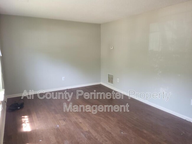 4010 Laurie Jo Dr SW in Marietta, GA - Building Photo - Building Photo