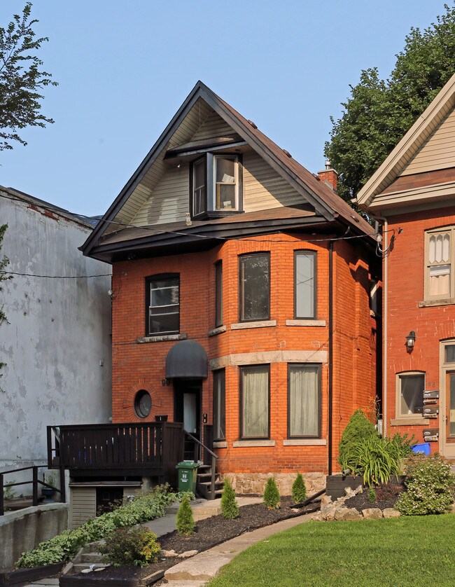 90 Queen St S in Hamilton, ON - Building Photo - Primary Photo