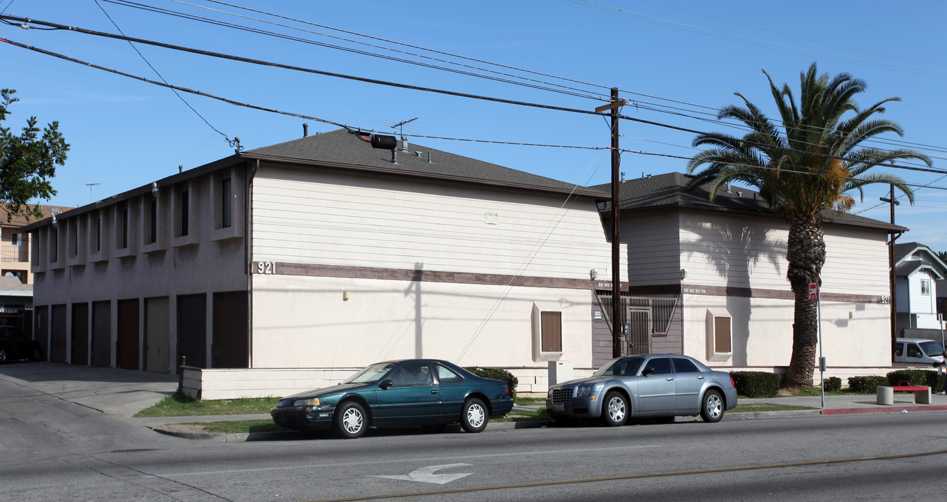 921-937 E 10th St in Long Beach, CA - Foto de edificio