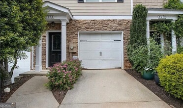 3068 Lauren Parc Rd in Decatur, GA - Building Photo - Building Photo