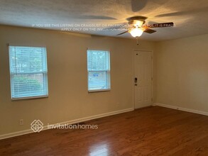 635 Davis Rd in Lawrenceville, GA - Foto de edificio - Building Photo