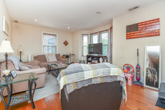 431 Faneuil St, Unit 2C in Boston, MA - Building Photo - Building Photo