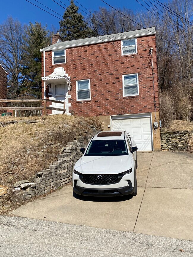 1454 Sylvan Terrace in Pittsburgh, PA - Building Photo - Building Photo