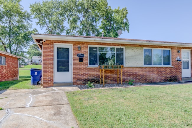 10770 Tropic Dr in St. Ann, MO - Foto de edificio - Building Photo