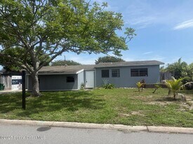 329 W Arlington St in Satellite Beach, FL - Building Photo