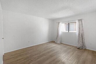 17204 Chatsworth St in Los Angeles, CA - Building Photo - Building Photo