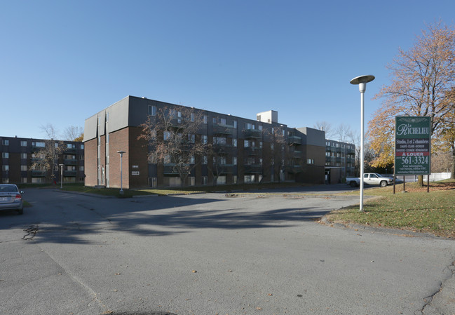 Le Richelieu in Gatineau, QC - Building Photo - Primary Photo