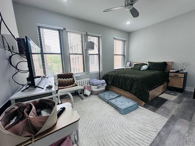 property at 639 W Roscoe St