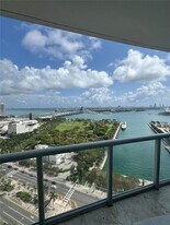 888 Biscayne Blvd, Unit 2211 in Miami, FL - Building Photo
