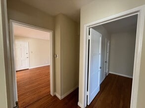 126 N Maple St in Burbank, CA - Foto de edificio - Building Photo