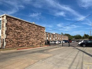 2107 NW 38th St in Lawton, OK - Foto de edificio - Building Photo