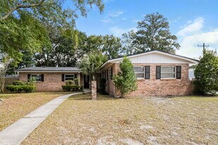 5942 Jaguar Dr W in Jacksonville, FL - Building Photo