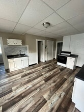 387 S Elm St in Holyoke, MA - Foto de edificio - Building Photo