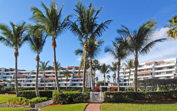 1485 Gulf of Mexico Dr in Longboat Key, FL - Foto de edificio - Building Photo