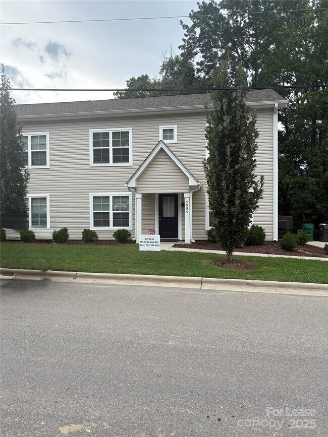4959 Hillsboro Ave in Charlotte, NC - Building Photo - Building Photo