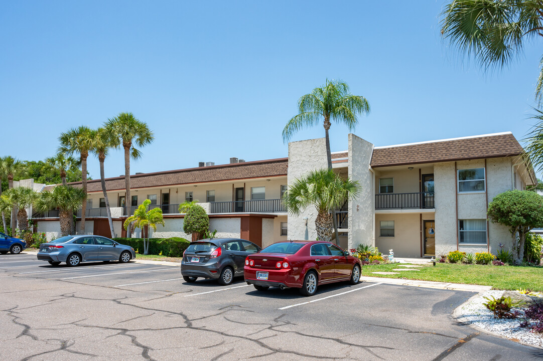 Bay Palms in Largo, FL - Building Photo