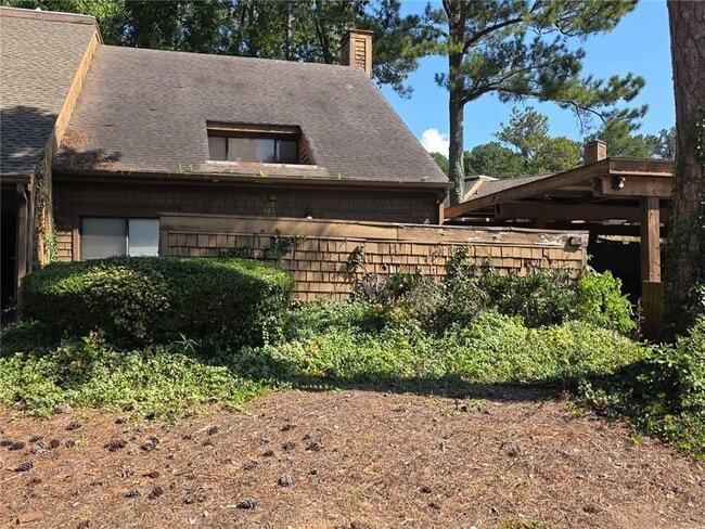 property at 76 Willowick Dr