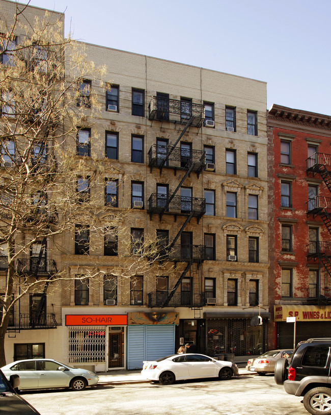 302-304 E 5th St in New York, NY - Building Photo - Building Photo