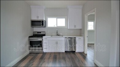 210 N Cummings St in Los Angeles, CA - Building Photo - Building Photo