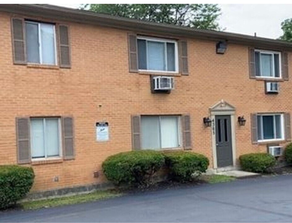 4365 Parkway Dr in Trotwood, OH - Building Photo