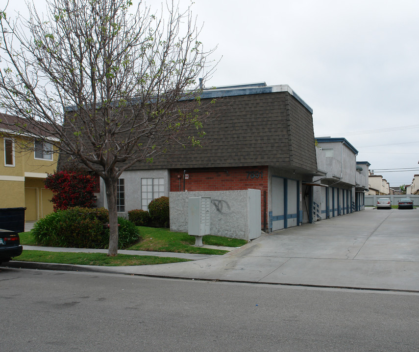 7891 Holt Ave in Huntington Beach, CA - Building Photo