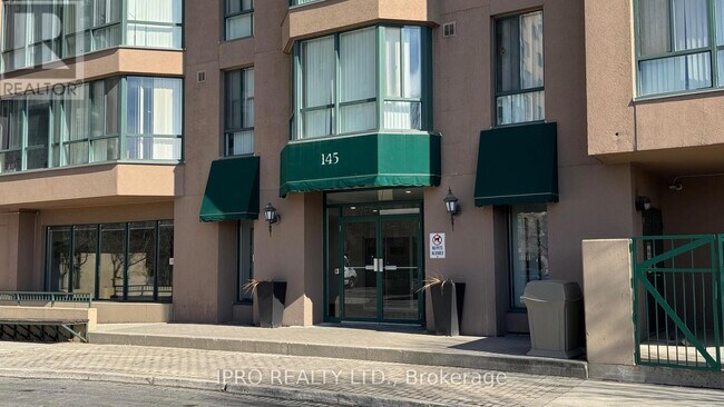 145-145 Hillcrest Ave in Mississauga, ON - Building Photo - Building Photo