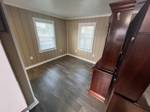 2210 Broadway St, Unit Garage apartment in Beaumont, TX - Foto de edificio - Building Photo