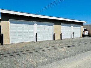 17381 Jacquelyn Ln in Huntington Beach, CA - Foto de edificio - Building Photo