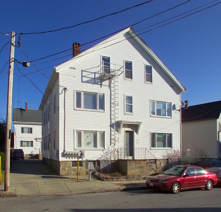 26-30 Brow St in Fall River, MA - Foto de edificio