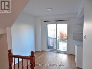 136 Inverkip Ave in Ottawa, ON - Building Photo - Building Photo