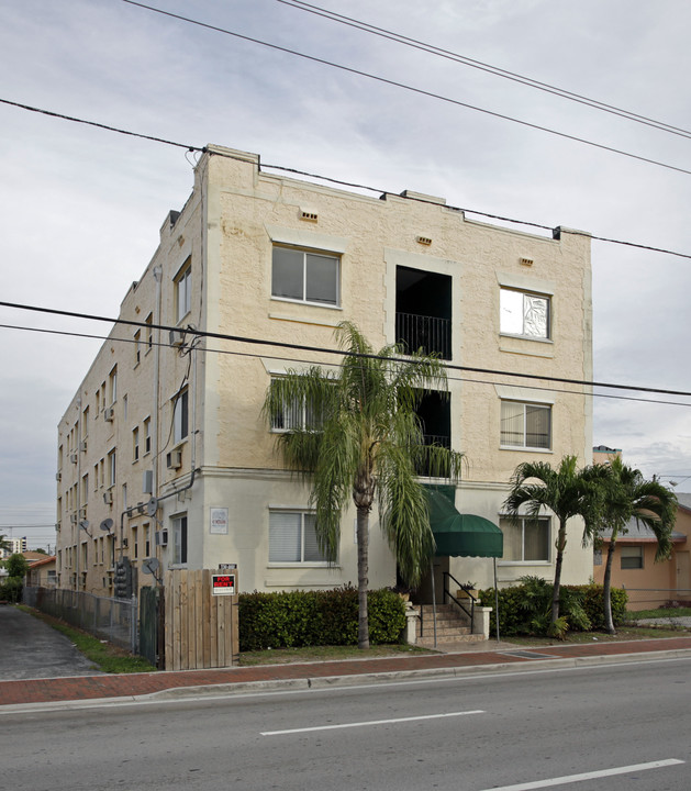 1421 SW 7th Street in Miami, FL - Building Photo