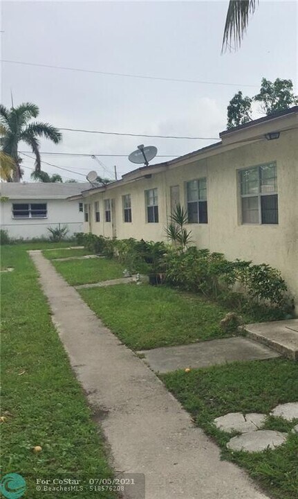 1212 15th Ave N-Unit -2 in Lake Worth, FL - Building Photo