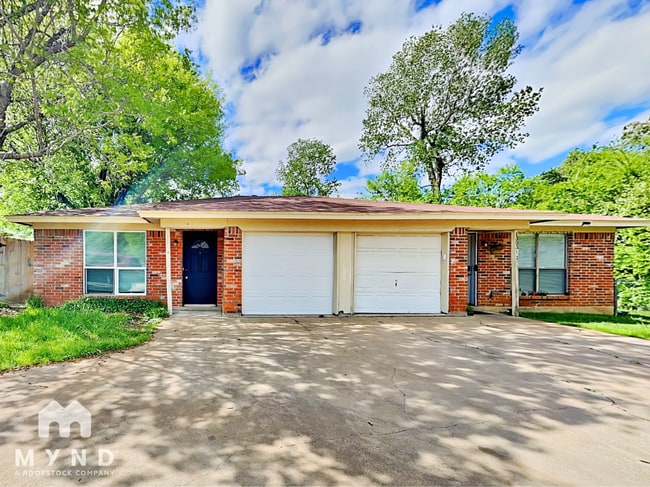 1303 Berry Dr in Cleburne, TX - Building Photo - Building Photo