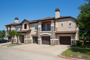 Halston on Frankford in Dallas, TX - Building Photo
